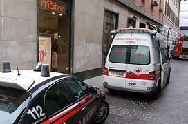 Si lancia dalla finestra