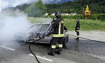 auto si incendia