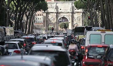 Stop alle auto domenica