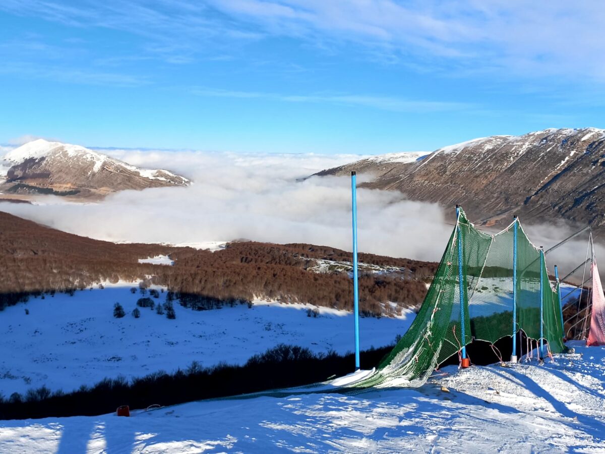 La neve sulle Alpi spinge il turismo in Italia