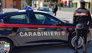 vive con cadavere a Roma