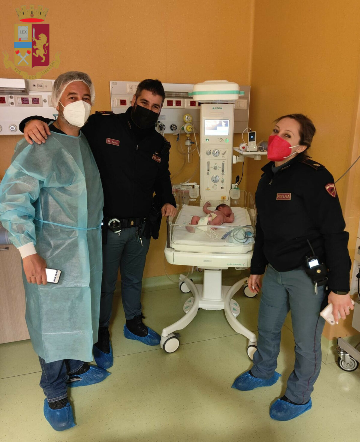 Auguri ad Alessandro, nato sulla Pontina, dalla Questura di Roma