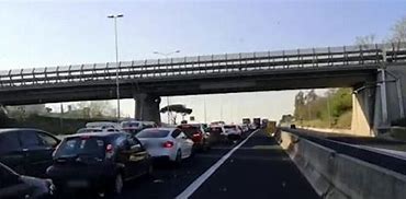 Tenta il suicidio e lo salvano