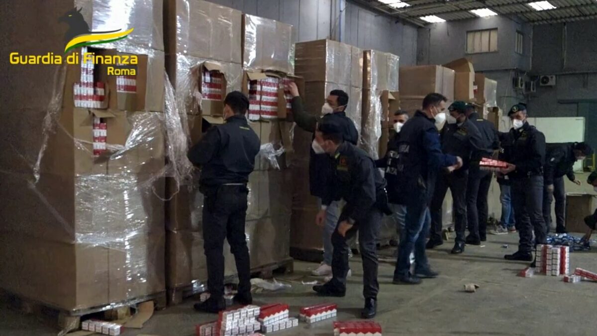 Blitz anti contrabbando di sigarette a Pomezia