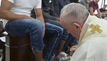 Papa fa Lavanda dei piedi