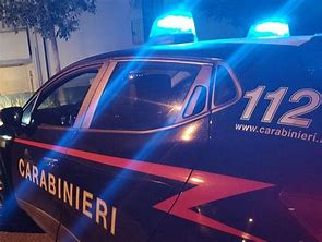 Ruba un auto e si accorge