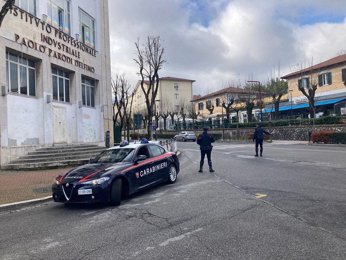 Minaccia di uccidere la compagna a Colleferro, ma finisce in manette