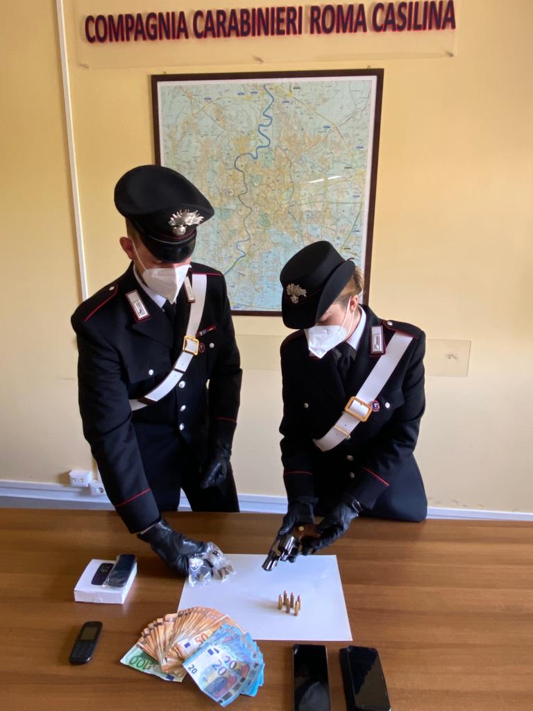 Pistola e hashish: arrestato dai Carabinieri