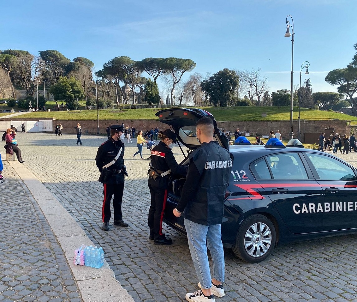 Venditori abusivi del Centro nel mirino dei Carabinieri