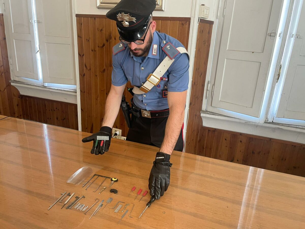 Ladri d'appartamento colti sul fatto dai Carabinieri