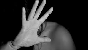 Insulti razzisti a minorenne