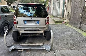 Rubano marmitte di Smart