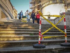 Auto su Trinità dei Monti