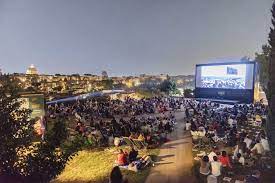 Cinema in Piazza a Roma