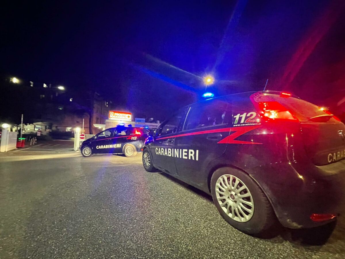 Aggredisce l'ex compagna e poi i Carabinieri: 42enne arrestato