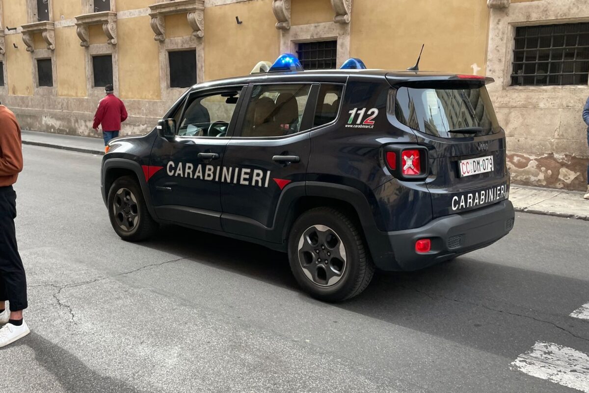 veglia il cadavere della madre