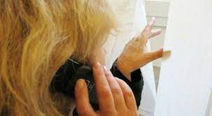 Finge gravidanza per l'ex