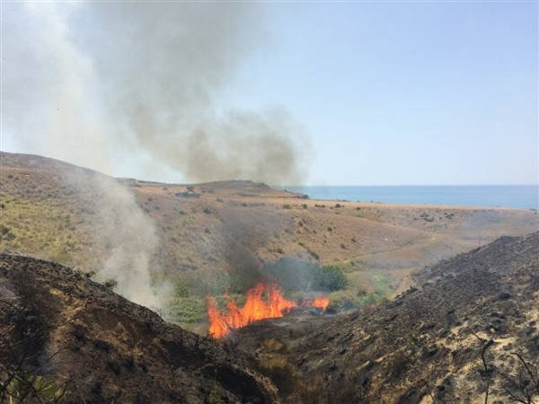 Maxi incendio alla Pisana