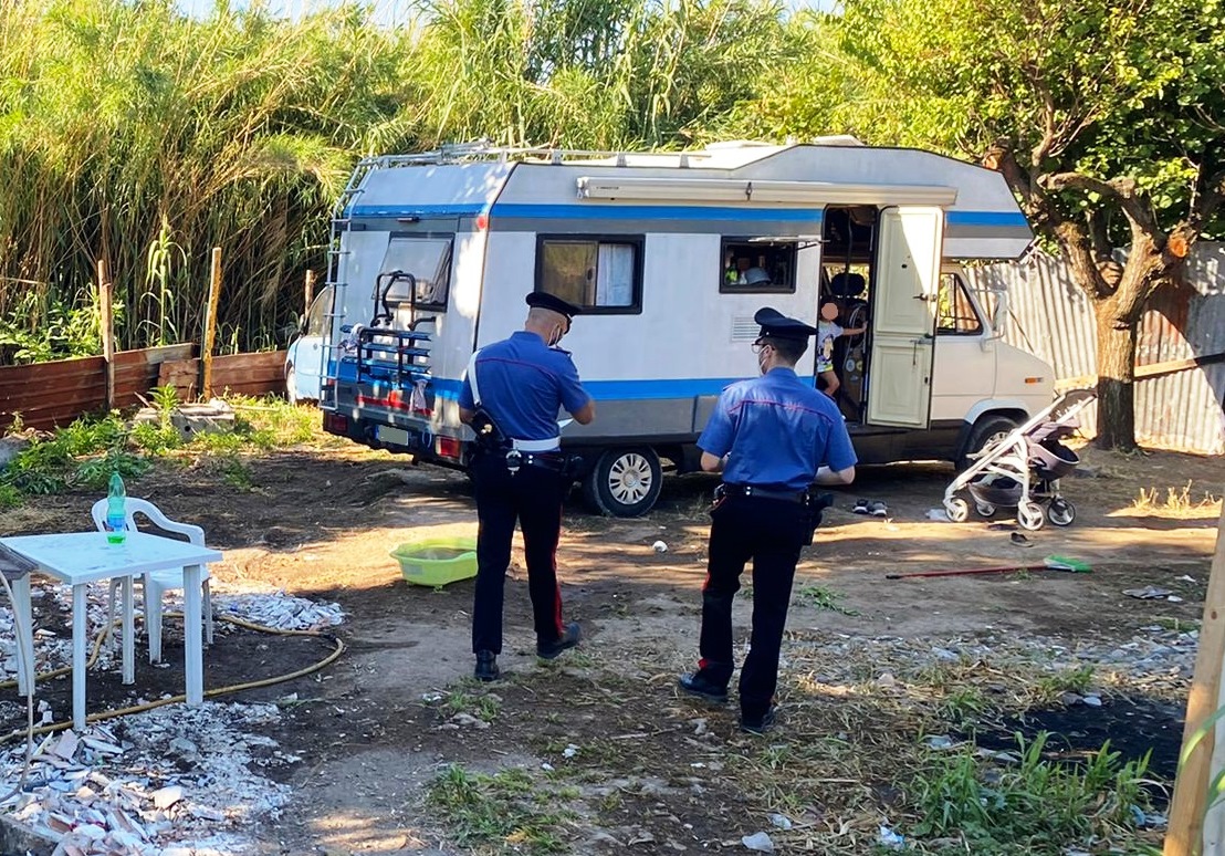Giro di vite dei Carabinieri al campo nomadi in via dell'Albuccione
