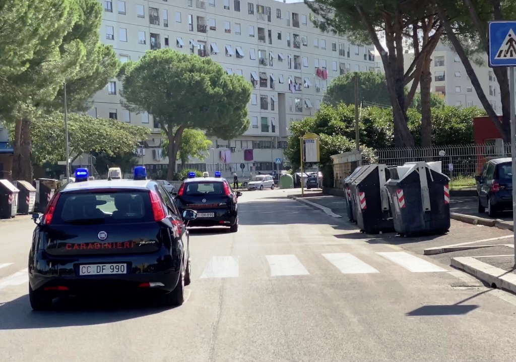 Controlli a tappeto dei Carabinieri a Tor Bella Monaca