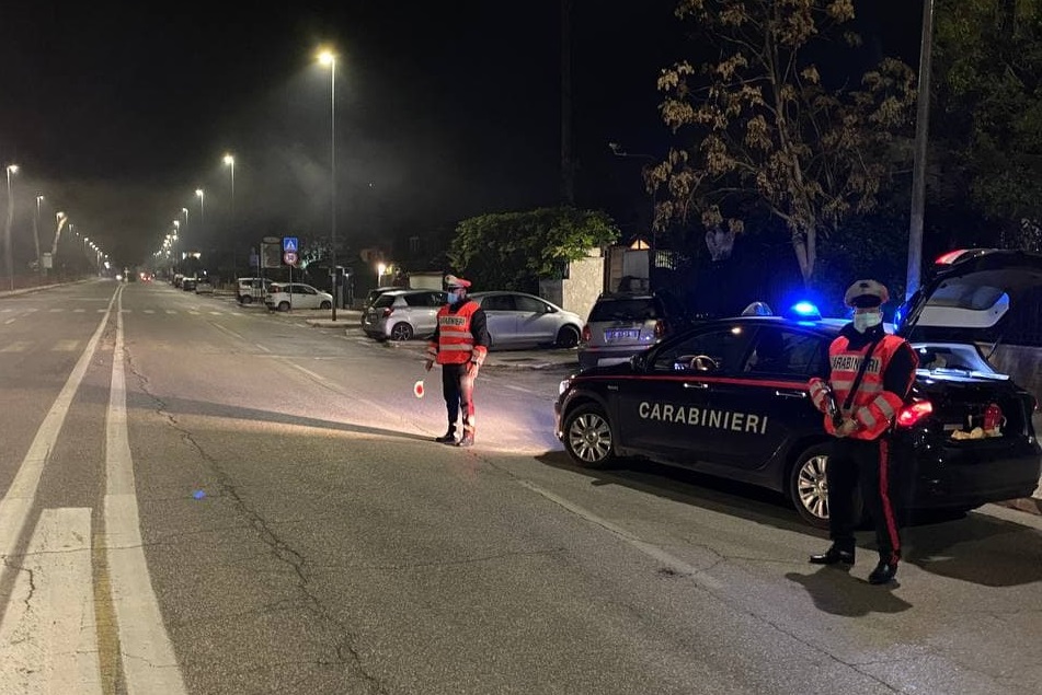 Forzano il posto di blocco