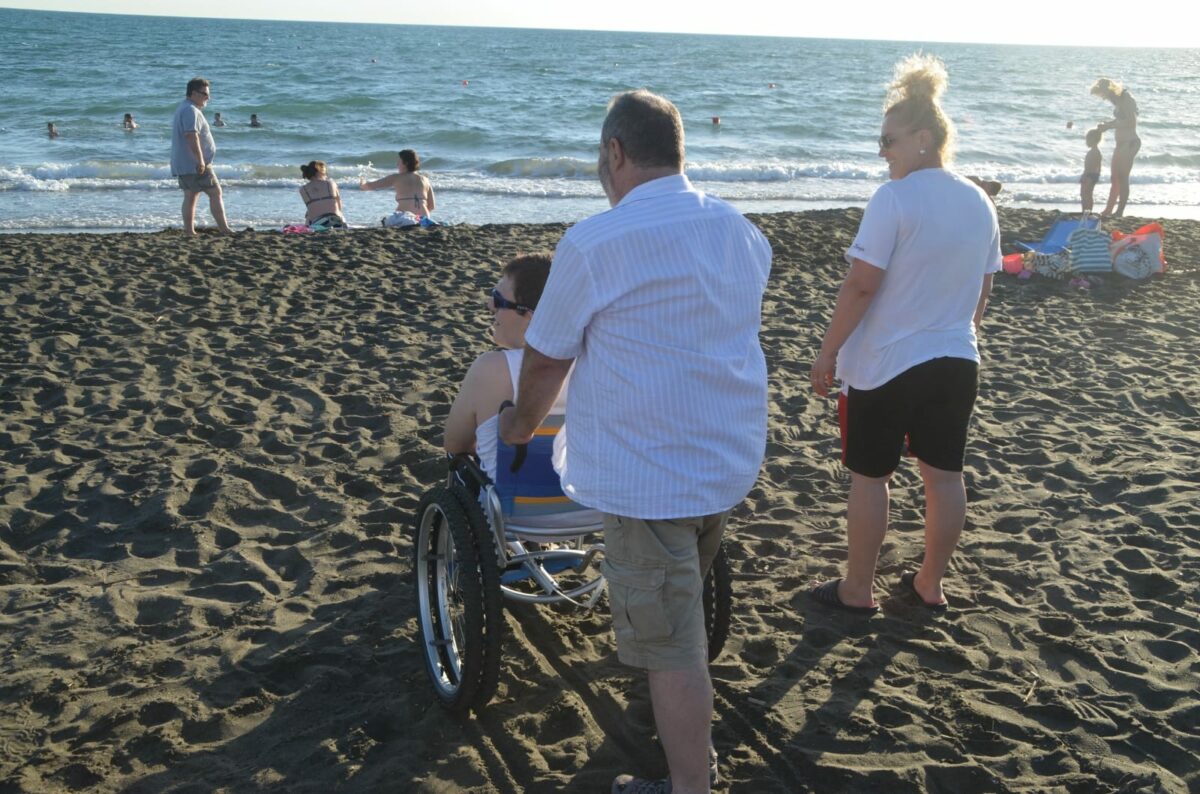 Disabili "Liberamente" in spiaggia a Campo di Mare