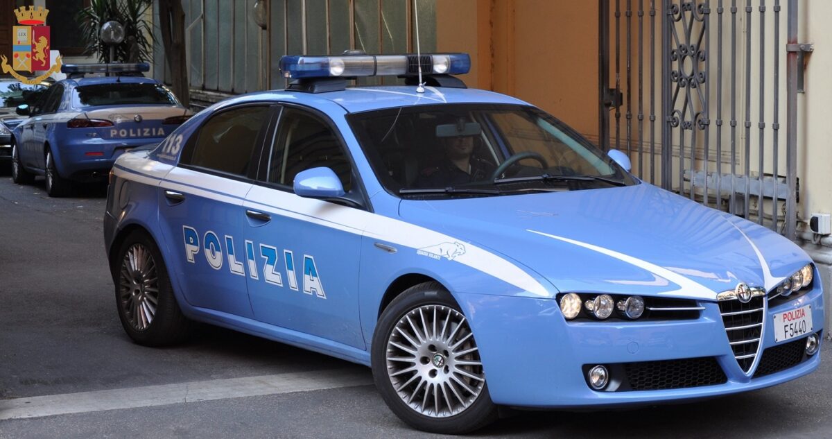 Approfitta di un permesso per derubare un anziano