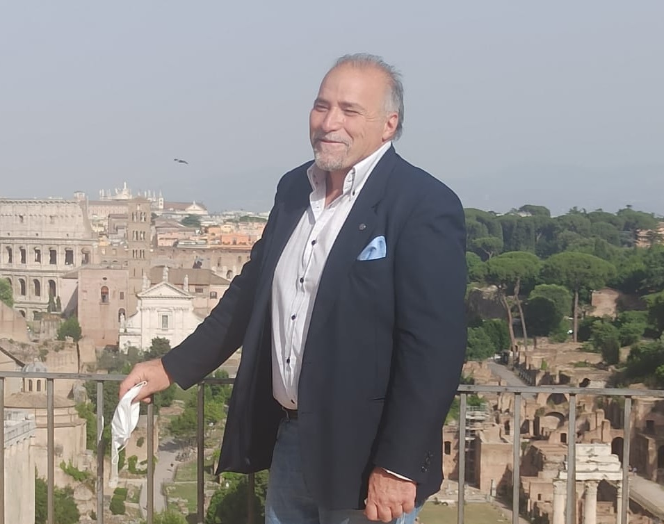 Busta con proiettile da caccia al delegato ai rifiuti del Municipio VI