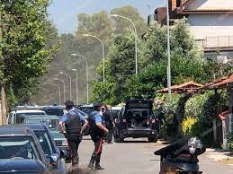 Spari ad Ardea grave donna