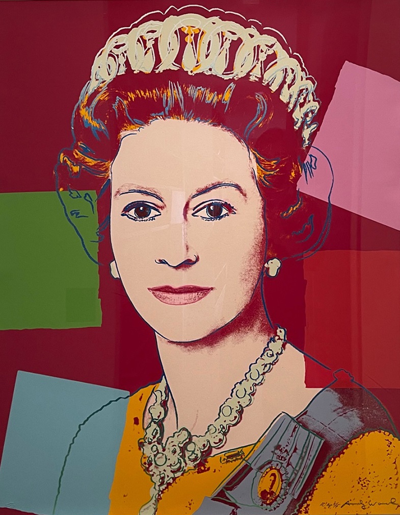 L’esposizione “Her Majesty The Queen” alla Galleria Restelliartco