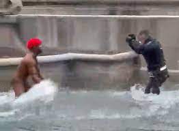 Bagno nella fontana Naiadi