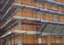 Sorpresi a rubare in cantiere