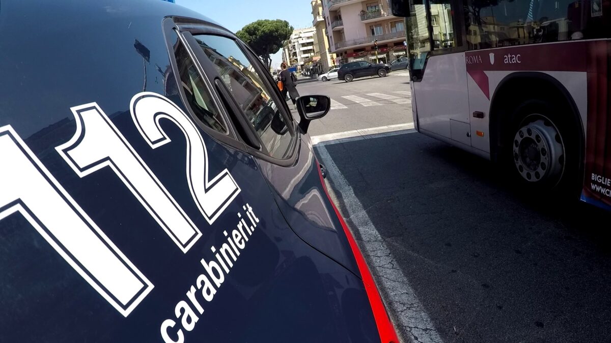 Porto e ricettazione di arma clandestina, 54enne in manette