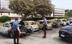 Auto in fiamme Castel Gandolfo