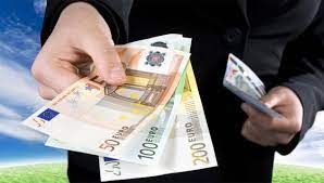 Si fa prestare 125mila euro