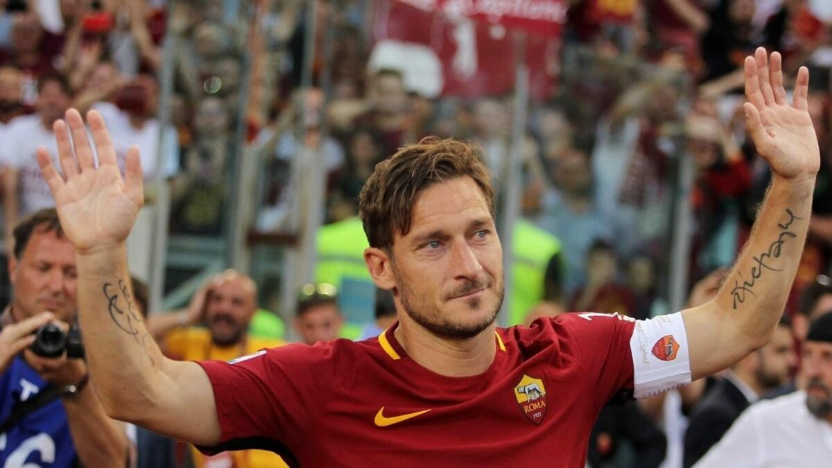 Totti sfida la Roma nel calcio a 8. Accadrà il 26 settembre nella finale di Supercoppa della Lega Calcio a 8