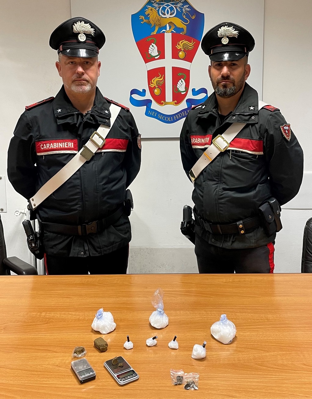 Padre e figlio spacciatori di shaboo in manette a Monterotondo
