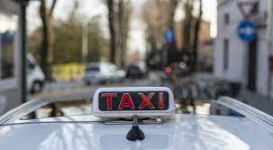 Scappa in taxi dopo rapina