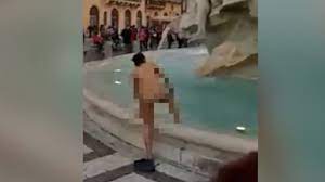 fa il bagno a Piazza Navona