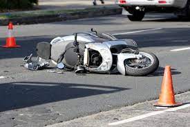 Grave scooterista di 29 anni