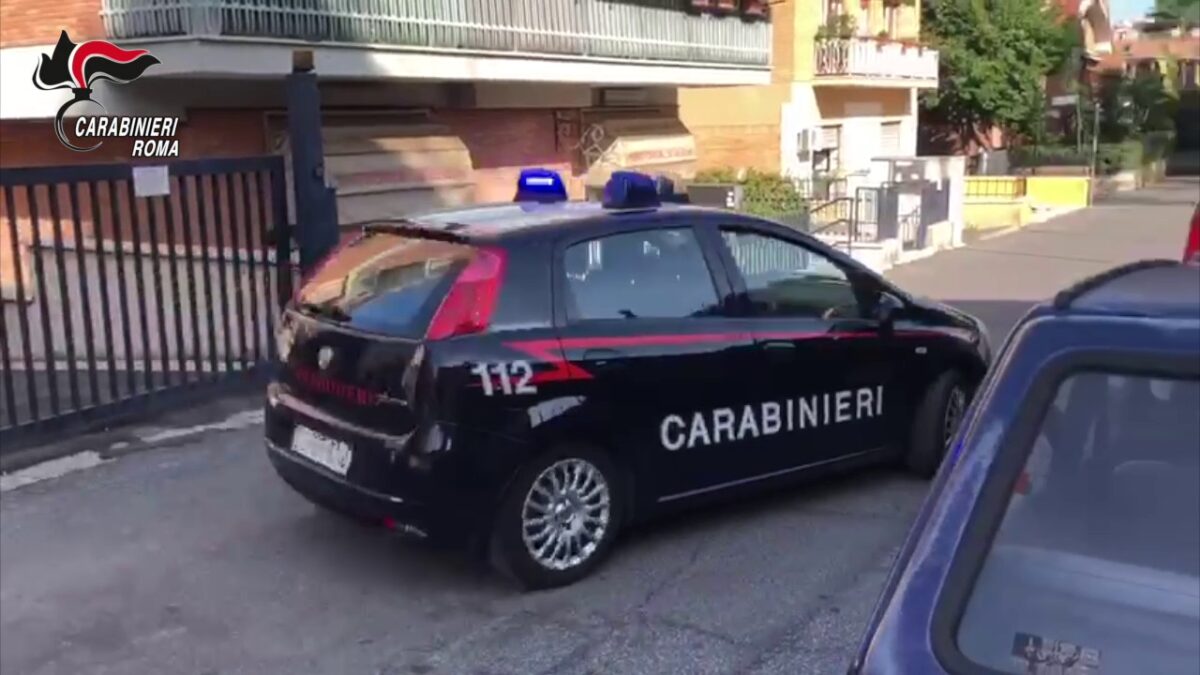 Non paga e scatena il panico al supermercato: in manette