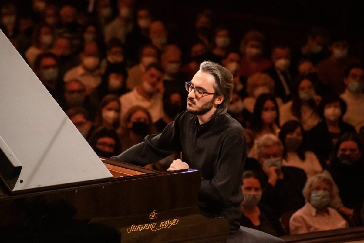Alexander Gadjiev al debutto all’Accademia di Santa Cecilia