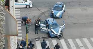 Volante si scontra con auto