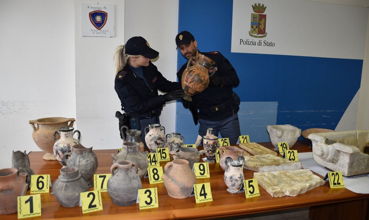 Ricettazione di beni culturali: denunciato in stato di libertà