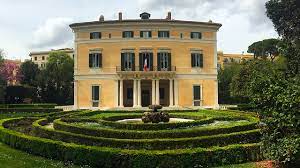 Riapre il 3 Villa Bonaparte
