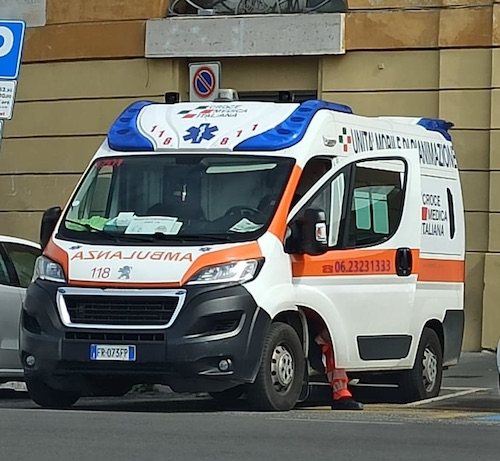 Accompagna il figlio e muore
