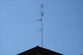 Cerca di riparare antenna tv