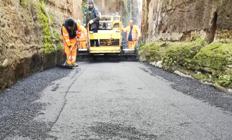 Manto stradale nuovo di zecca al Borgo di Ceri