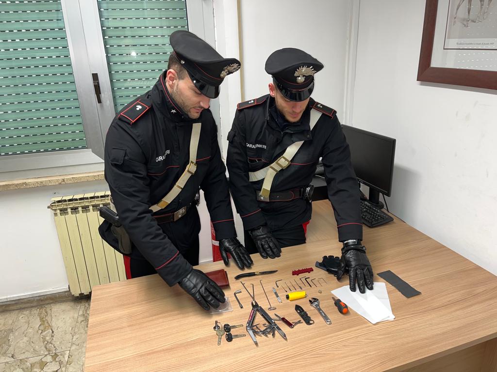 Topi d'appartamento sorpresi in via Baldo degli Ubaldi