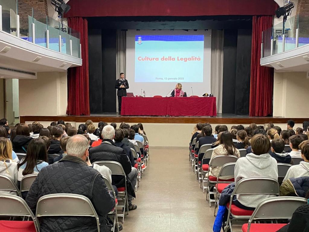 Gli alunni del De Merode hanno incontrato i Carabinieri